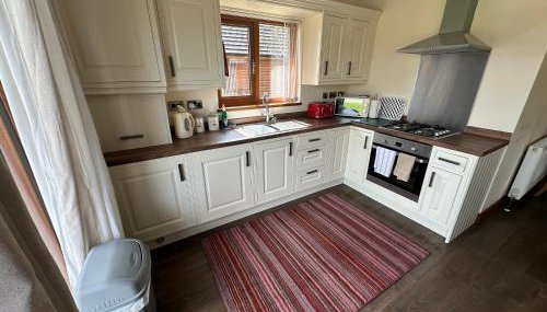 Lily Lodge-Tranquil-Hot Tub-Fishing-7m to beach - Foto 5, stove, pet friendly, toaster