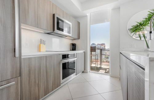 Tiffany Hazel - Rooftop Pool, Gym, & Walk to Beach - Foto 2