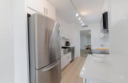 Luxury Beachfront Condo, Pool, Tennis Court, Sauna, Gym #locationenvy - Photo 33