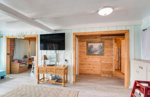 Walk to Shore Freeport Beach House with Grill! - Foto 8