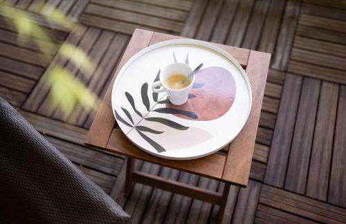 GuestReady - Chic Stay with Jacuzzi and Parking - Photo 36