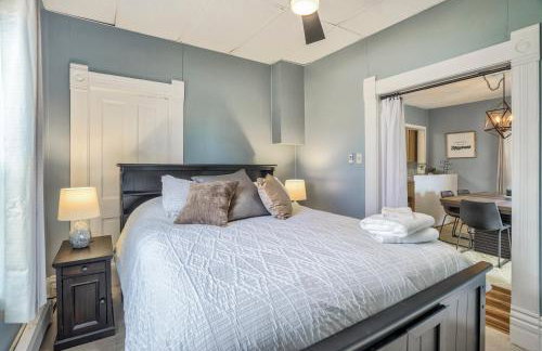 Wild Donkeys-3blocks to Casino-Mtn Views-Dogs OK - Foto 12