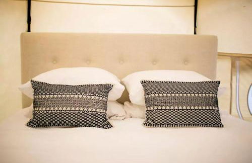 Beautifully Furnished Bell Tent Rental for a Vacation in Elgin, Texas - Foto 12