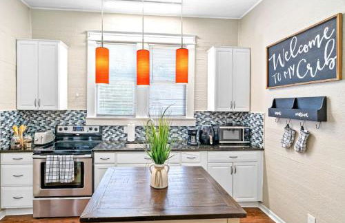 Charming and Historic Bungalow Near All - Foto 1