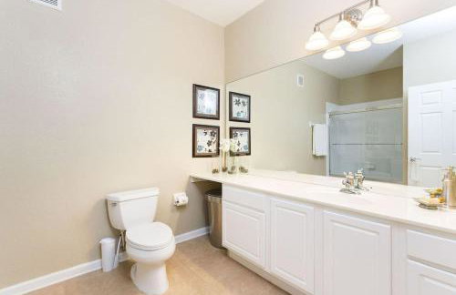 3Br 2Bath Condo Balcony 5min Conv Center 1388ft - Photo 4