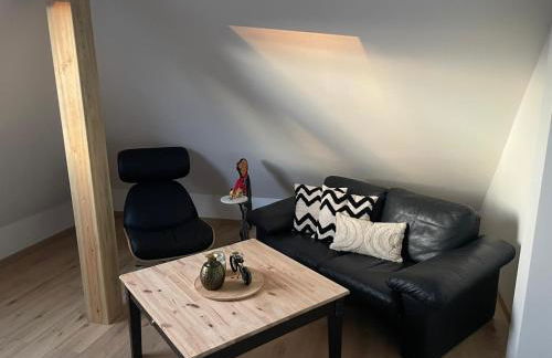 Moderne Ferienwohnung in Gelsenkirchen-Schalke für 1 bis 7 Personen mit Terrasse, ideal für Gruppen & Stadionbesuche - Foto 1