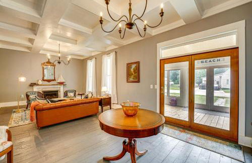 Spacious Vintage Gem with Sunroom in Manistee! - Foto 11