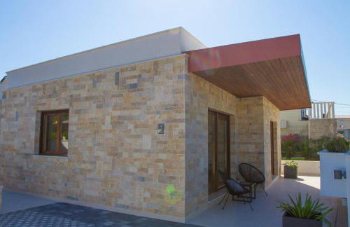 Luxury Poolside Villa - Photo 28