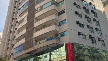 Suite, 2quartos, cozinha completa, varandão, 2 vagas de garagem - Foto 2