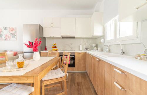 Sophia's Comfortable Home with a Private Backyard - Foto 6