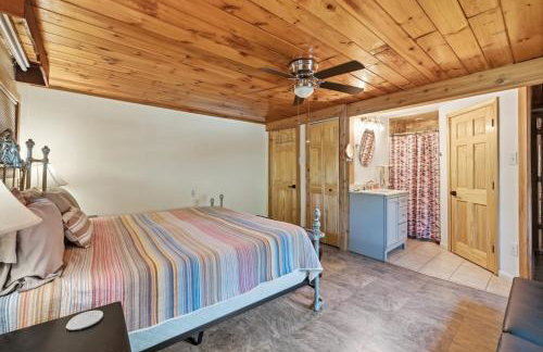 Sitting Bear Cottage with Hot Tub - Photo 15
