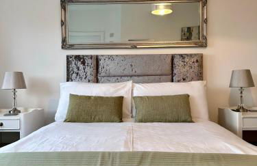 CC - Central Location Top Floor 2 Bed Deluxe Modern Apartment - Foto 1