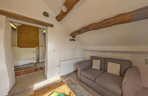 Beautiful 16th Century Ty Cerrig Cottage, set in stunning grounds with great views - Photo 13