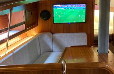 Entire Boat at St Katherine Docks 2 Available select using room options - Photo 53