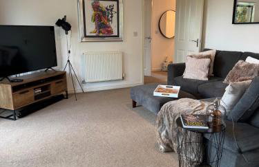 Uxbridge-Modern 2 bed Apt with Lift & Parking - Photo 26