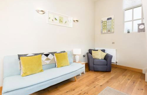 CV37 9HF The Tack Room Shottery · Charming 1Bed in Shottery with secure Parking Pass The Keys - Photo 8