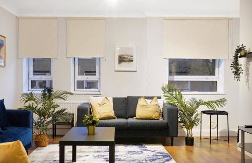 Luxury 3-Bed Apartment with Private Garden En-Suites & Underground Parking Prime NW6 London Location - Foto 2