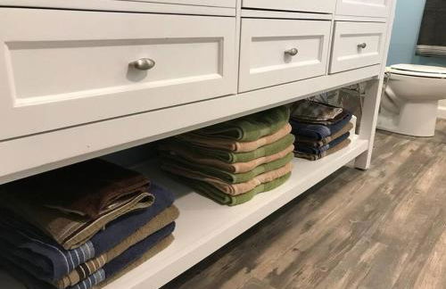 Spacious Catskills Home with Covered Hot Tub - Foto 26