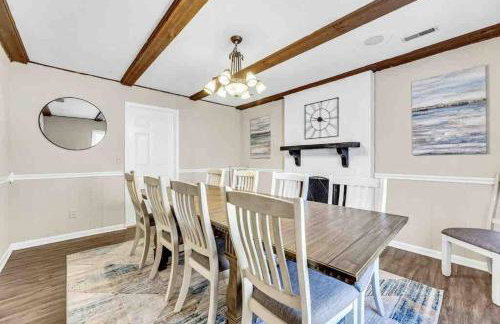 Greensboro Get-together, K Bed, Secret Playroom, central location - Foto 17