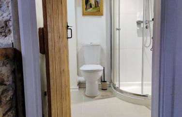 The Old Post Office Spacious 3-Bed Cottage in North Perrott - Photo 27