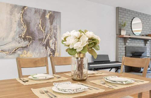 Charming and Spacious House with Relaxing Huge Deck - Foto 13