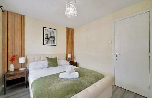 Thames Family Retreat, 2 bed house, Sleeps 6, with Parking and Garden - Foto 9