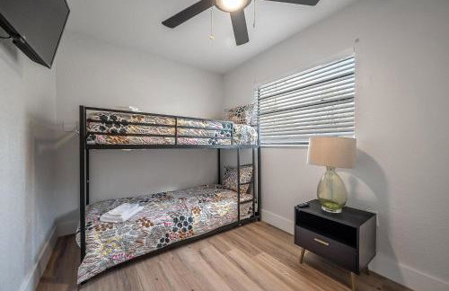 Newly Renovated | Minutes to Riverwalk & Beaches | Tampa Heights - Foto 79