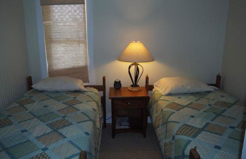 The Cute & Cozy - Lower Apt - Great Location! - Photo 33