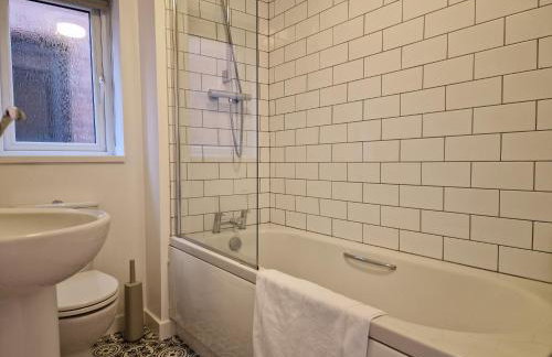 Woldcarr - Modern house with parking - Foto 25