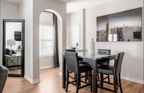 Luxury Apartment in Bricktown Riverwalk - Photo 8