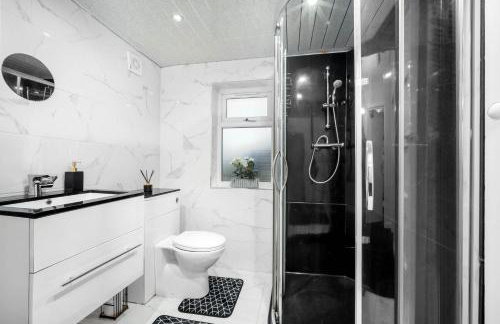 Harborne House, Perfect for Contractors & Families, sleeps 8 - Photo 19