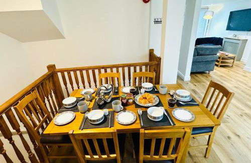 NEW Central Ryde Retreat, Melville Duplex, short walk to Beach Sleeps 6 - Foto 51