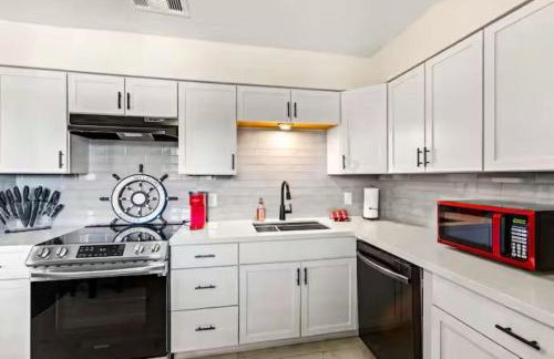 The Tides of Galveston Pet Friendly Walk to Beach - Photo 5