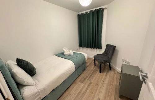 Town centre 1 Cozy king size bed ensuit shower - Foto 19