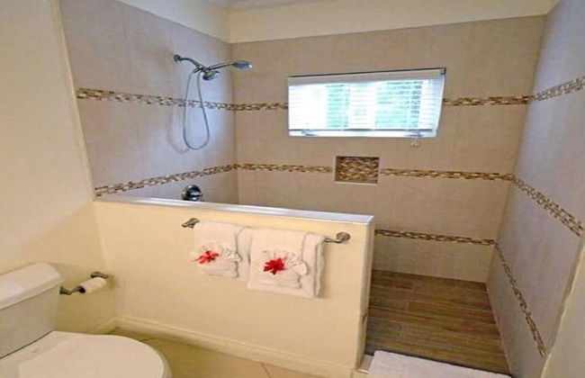 Je Suis Jamaica - 4 B R Beachfront Villa w Staff - Photo 6