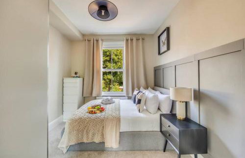 Beautiful 5 Bedroom 4 Bathroom House in W6 by Yoko Property - 10 minute's to Central London - Free Parking, Fast WiFi, Work Desks and SmartTVs with Disney and Netflix - Foto 19