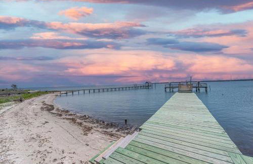 Shipwrecked Shack Waterfront House Boat on Land - Foto 14