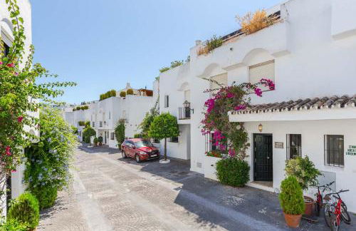 Charming Beachside Townhouse in San Pedro A Lovely Retreat Steps from the Shore - Photo 26