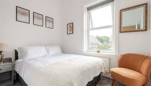 5min to Huddersfield Royal Infirmary Hospital - Foto 2