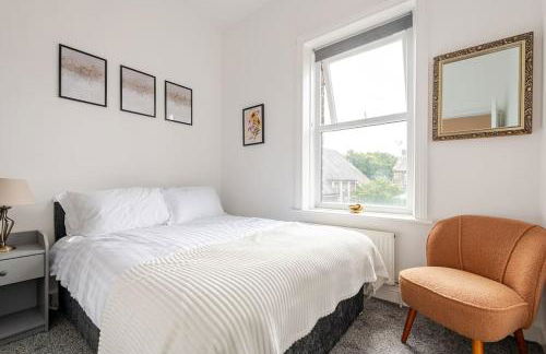 5min to Huddersfield Royal Infirmary Hospital - Foto 2