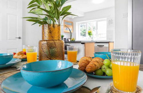 3 Bed House Sleeps 8 -Near Heathrow -Free Parking - Foto 13