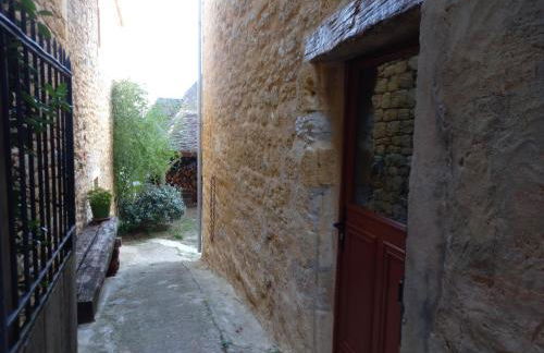 Maison de la Ruelle au cœur de la Bastide de Domme avec cour terrasse - Foto 7