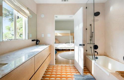 The Hummingbird - Perfect for a family of 4 - Photo 24