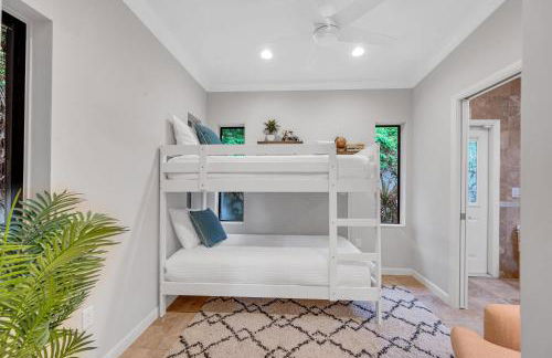 Heated pool Quiet Neighborhood Family Vacation Escape Key - Foto 33