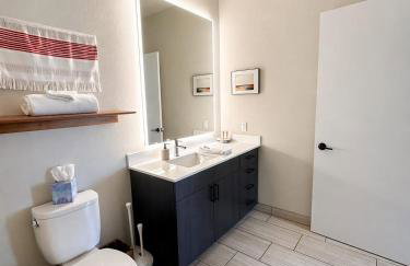 East Side Luxury 1BR Apt - Near Brady St with Balcony and Lounge - Foto 17