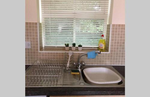 Stylish 3-Bedroom Home with Parking - Foto 9