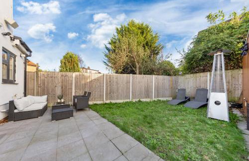 AC & Private Drive Stylish 4BR 5 Beds 8 Guests Wifi And Parking - Photo 59