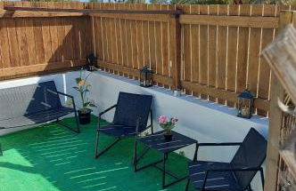 Bungalow with Sunny Private Terrace - Secure Bike or Board Storage - Foto 27