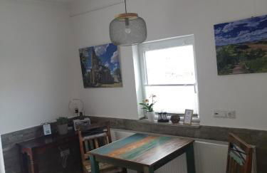 Pauls Hexenhaus Wohnung Hexe mit Fahrrad Garage und Innenhof für Motorräder - Foto 9