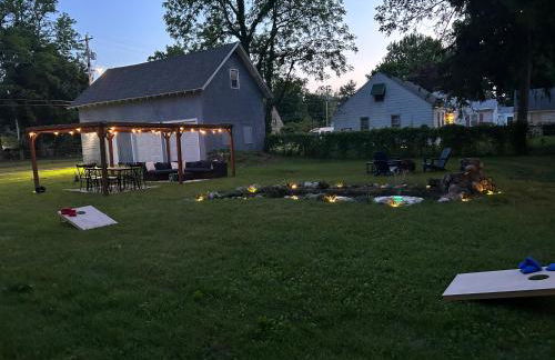 5bd Movie Theater - 7mins to UND - Backyard BBQ - Foto 12